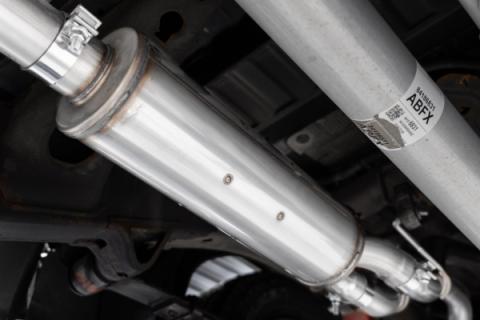 3.0 inch Cat-Back 2.5 inch Dual Split Rear Quad Carbon Fiber Tips 4.0 inch OD 19-up Silverado/Sierra 1500 Dual Out MBRP