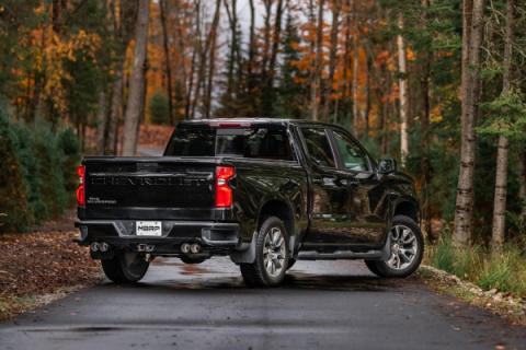 3.0 inch Cat-Back 2.5 inch Dual Split Rear Quad Carbon Fiber Tips 4.0 inch OD 19-up Silverado/Sierra 1500 Dual Out MBRP